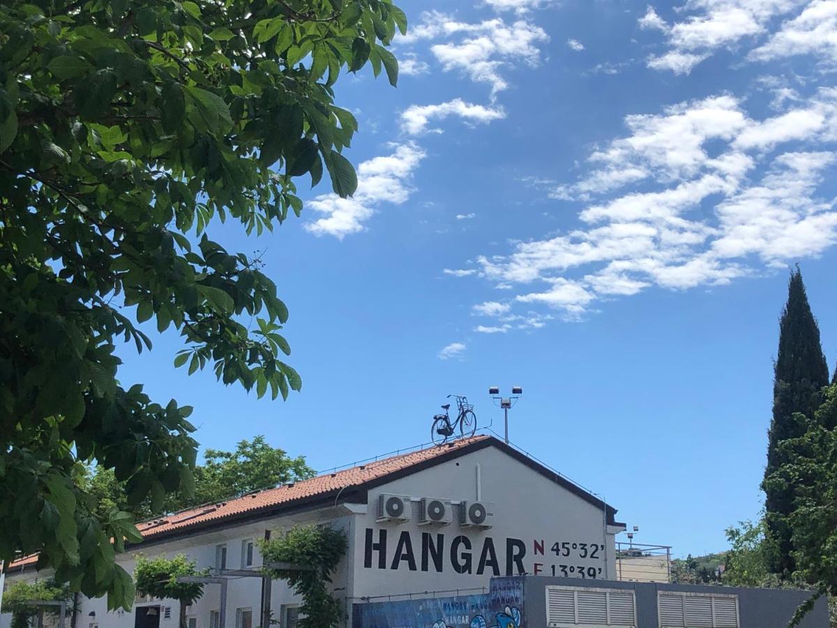 Hangar Apartments Ізола Екстер'єр фото