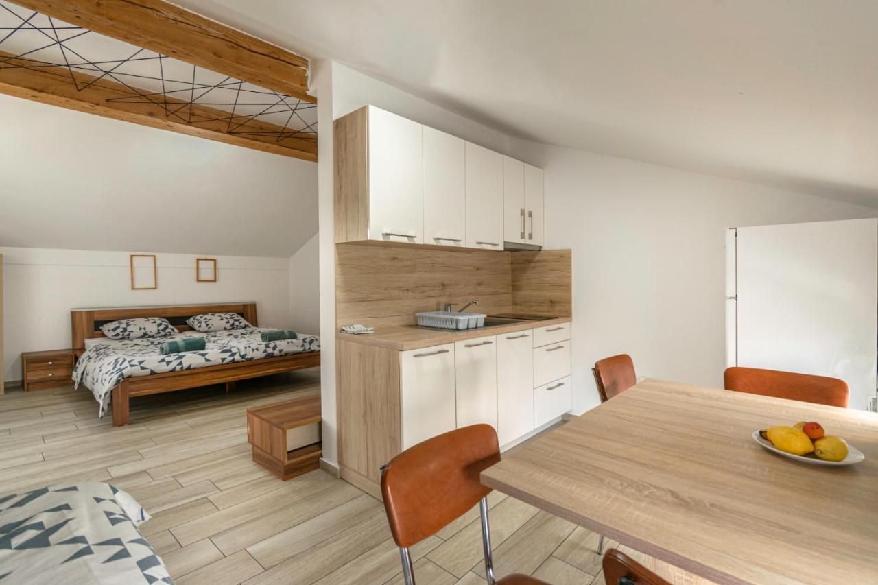 Hangar Apartments Ізола Екстер'єр фото