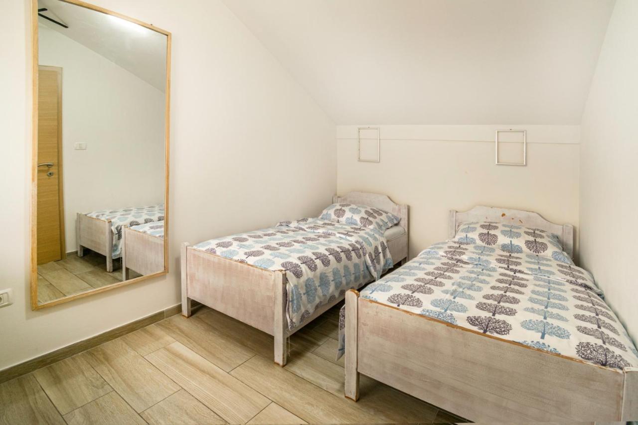 Hangar Apartments Ізола Екстер'єр фото