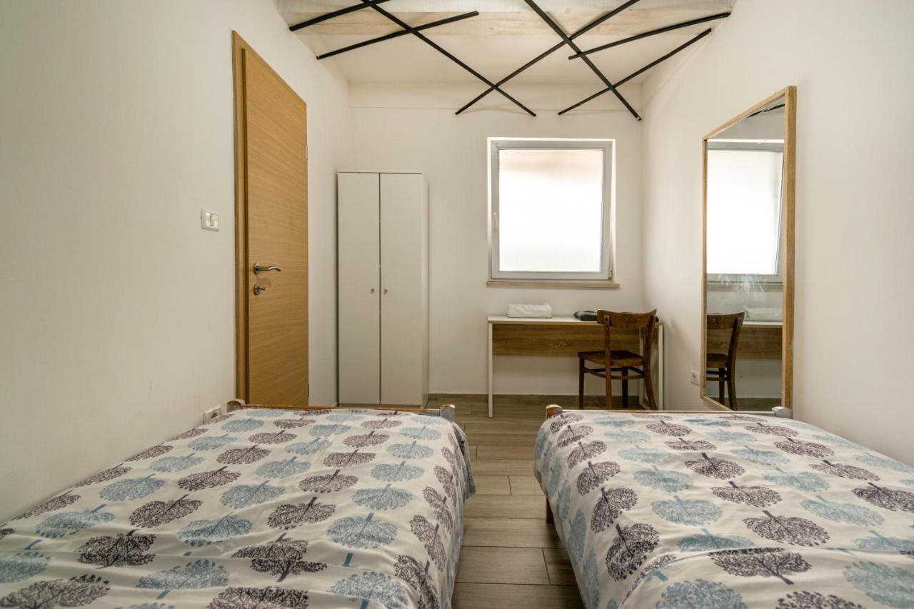 Hangar Apartments Ізола Екстер'єр фото