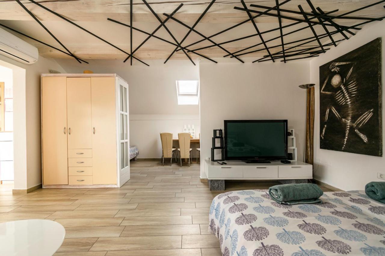 Hangar Apartments Ізола Екстер'єр фото