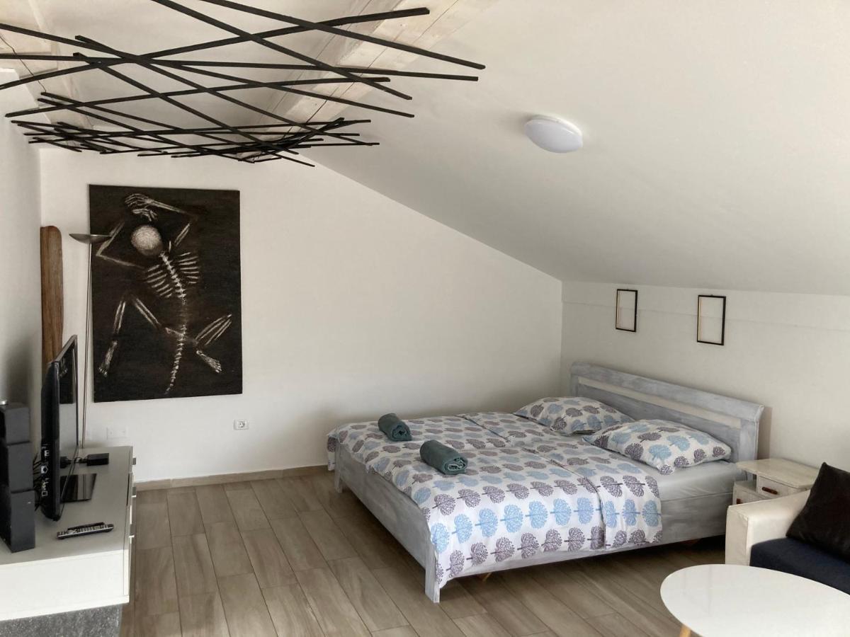 Hangar Apartments Ізола Екстер'єр фото