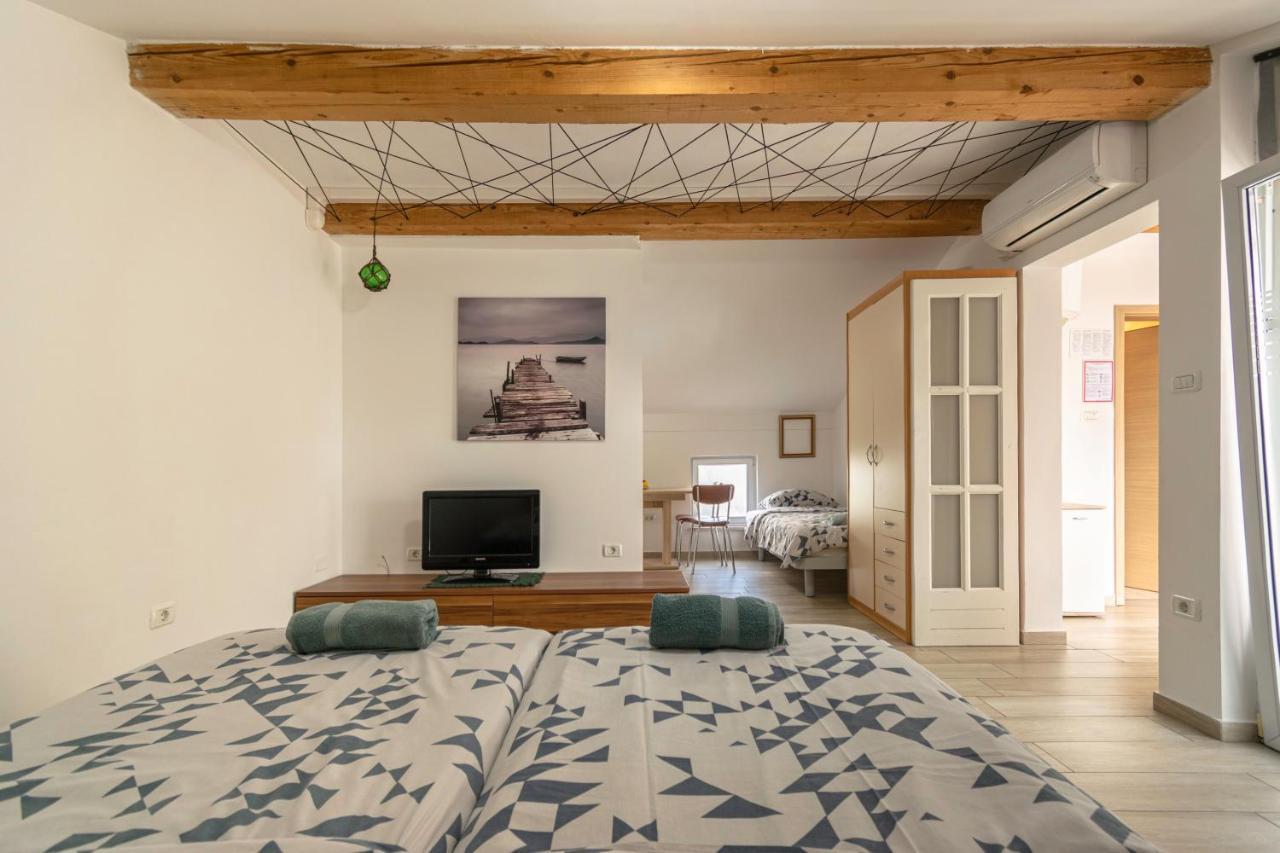 Hangar Apartments Ізола Екстер'єр фото