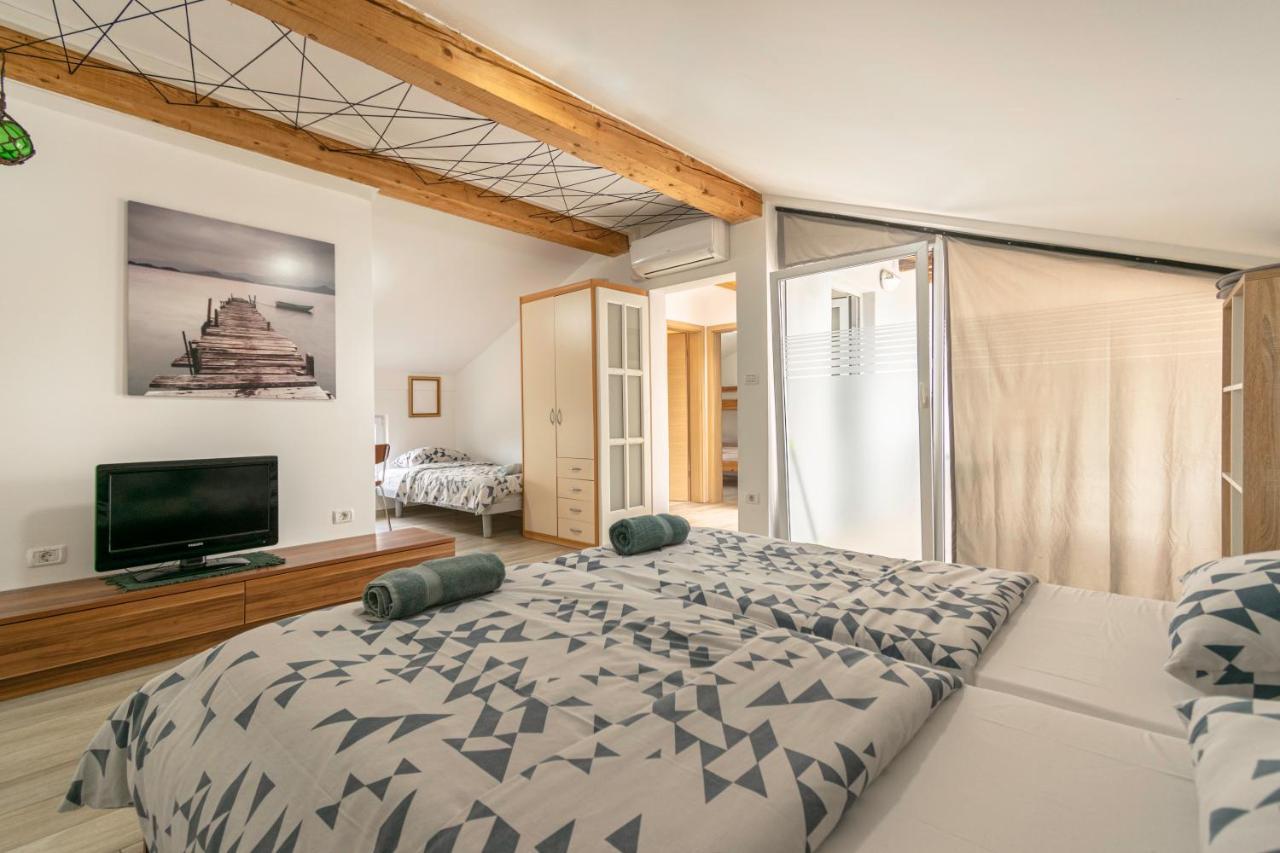 Hangar Apartments Ізола Екстер'єр фото