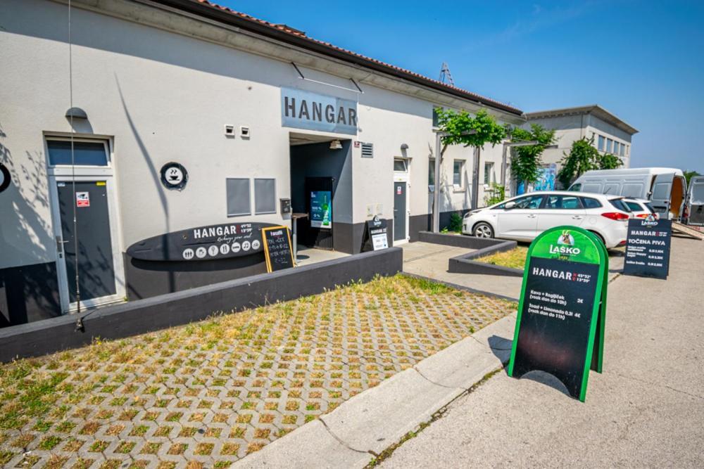 Hangar Apartments Ізола Екстер'єр фото