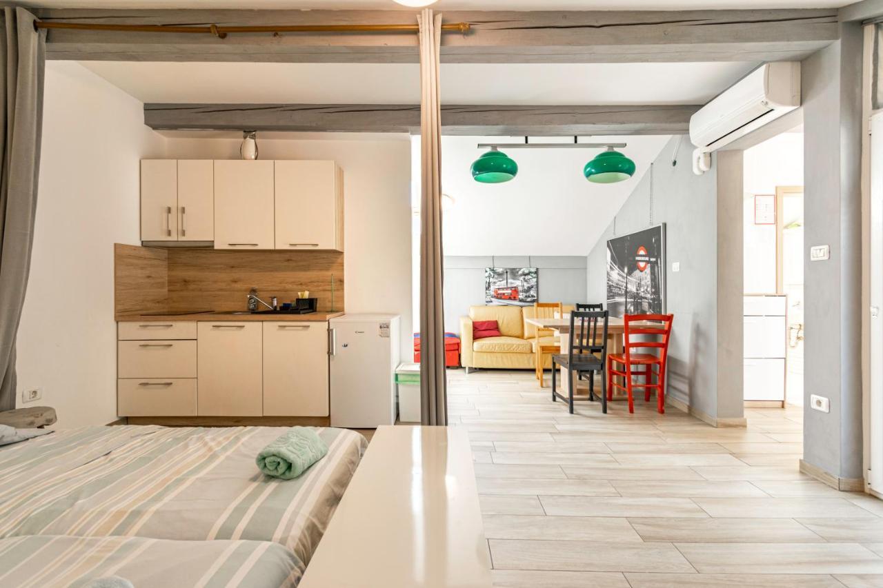 Hangar Apartments Ізола Екстер'єр фото
