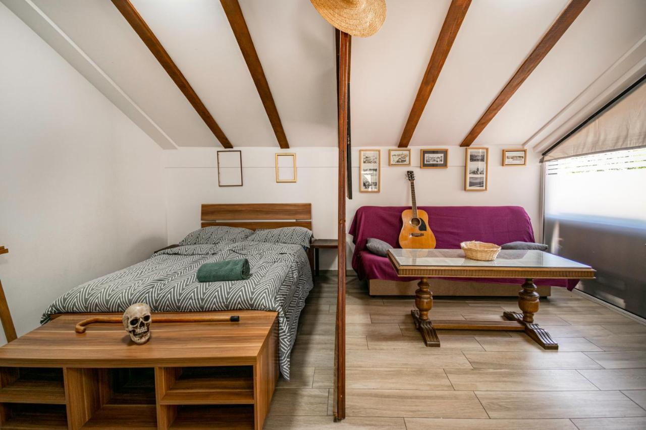 Hangar Apartments Ізола Екстер'єр фото