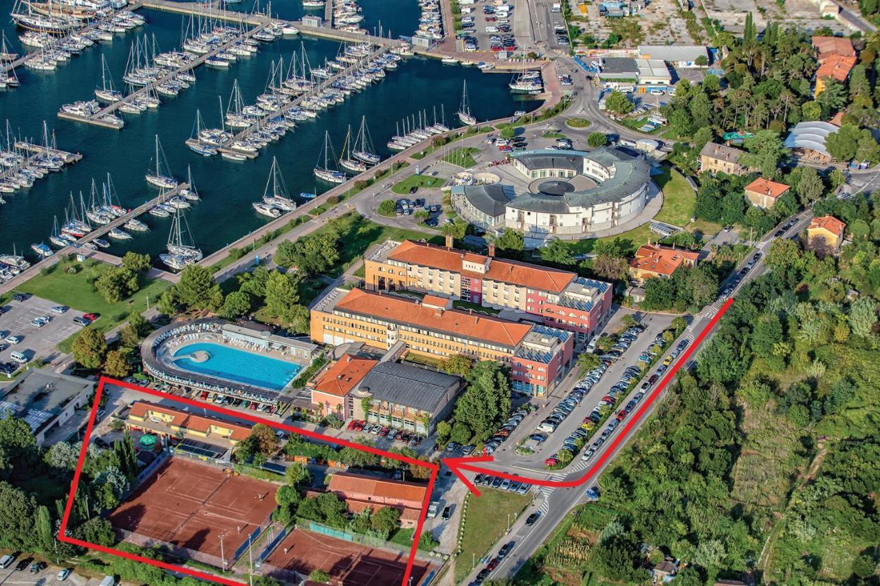 Hangar Apartments Ізола Екстер'єр фото