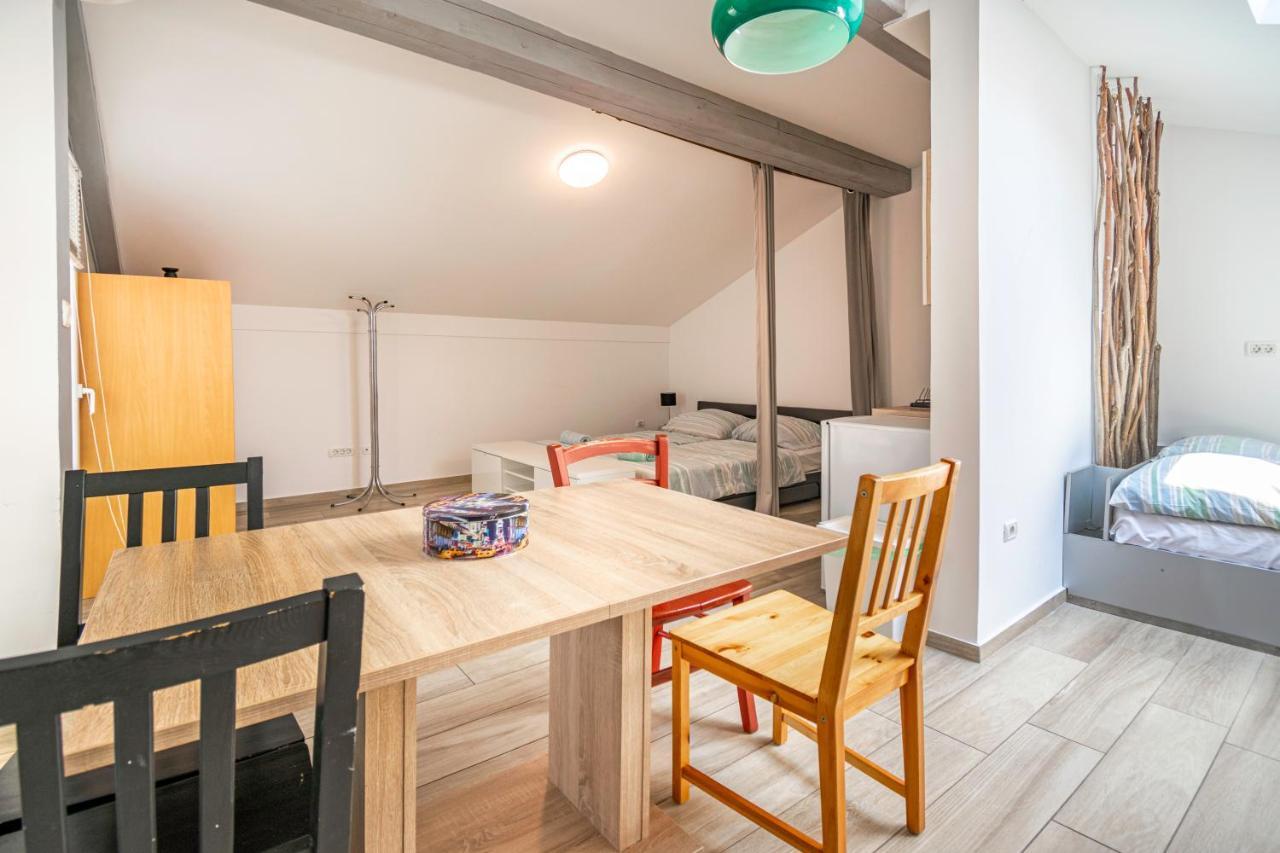 Hangar Apartments Ізола Екстер'єр фото