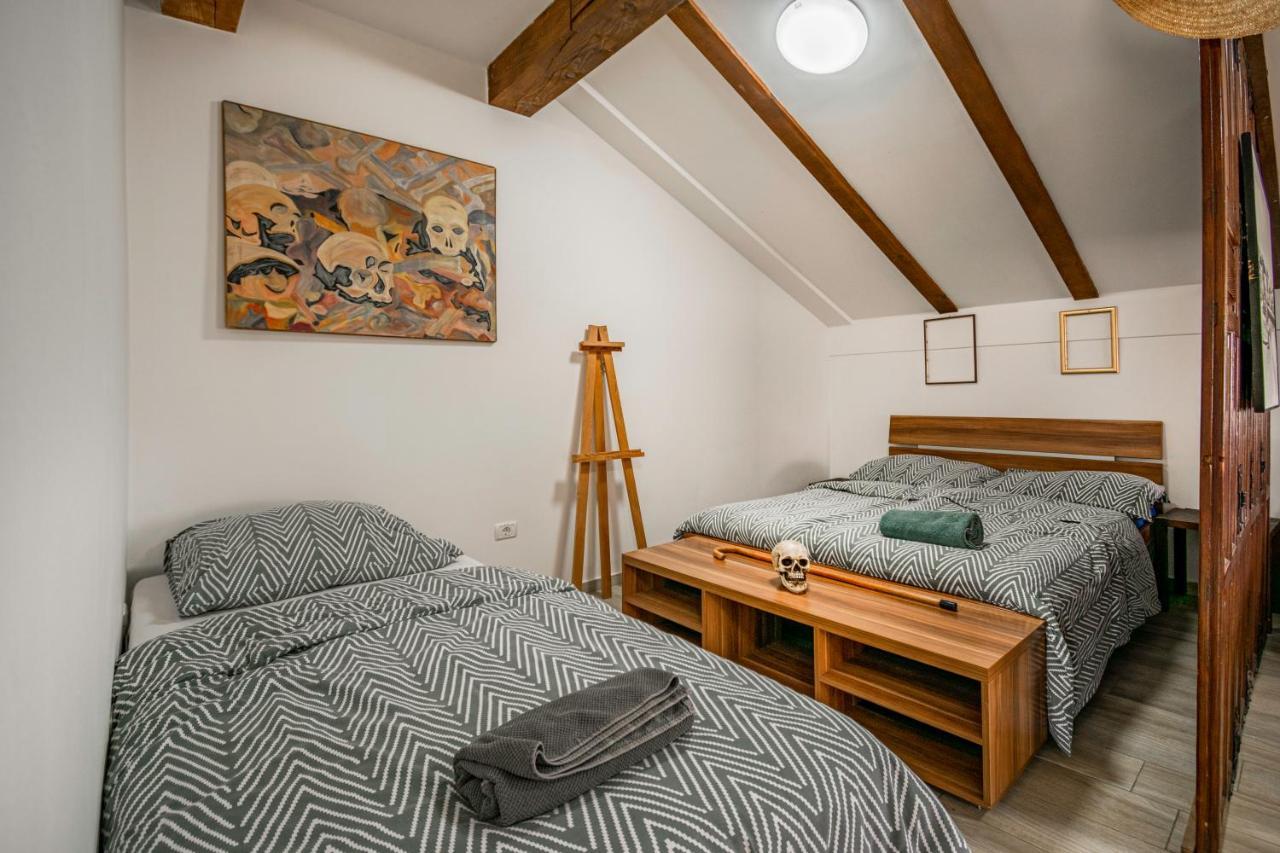 Hangar Apartments Ізола Екстер'єр фото