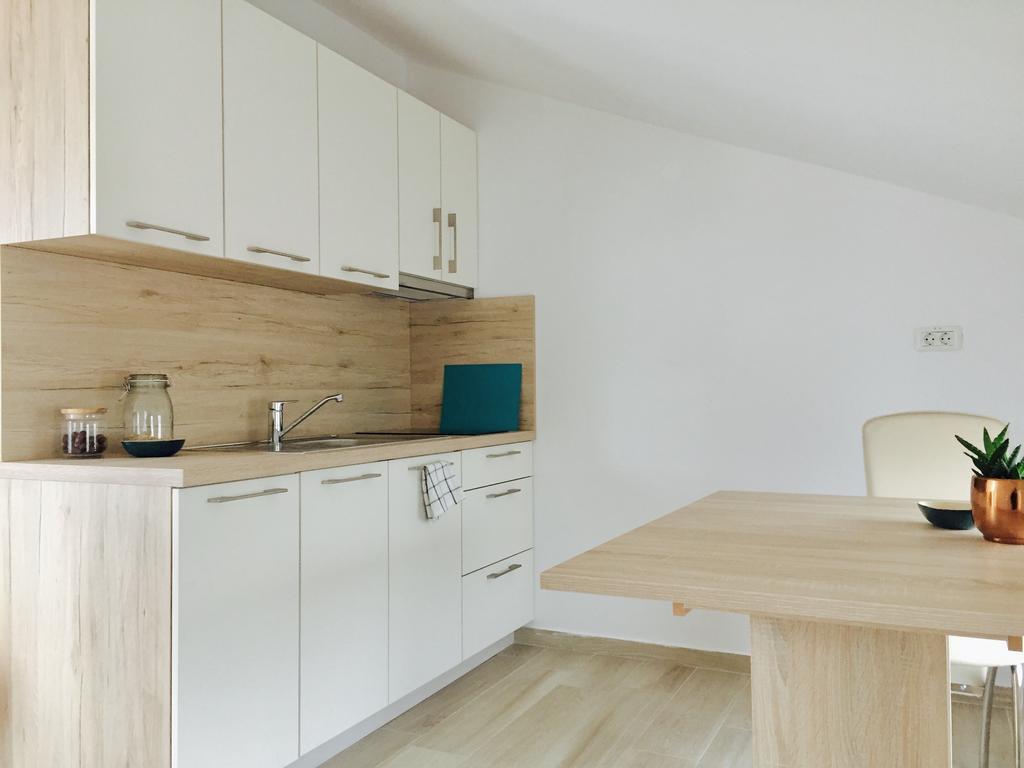 Hangar Apartments Ізола Екстер'єр фото