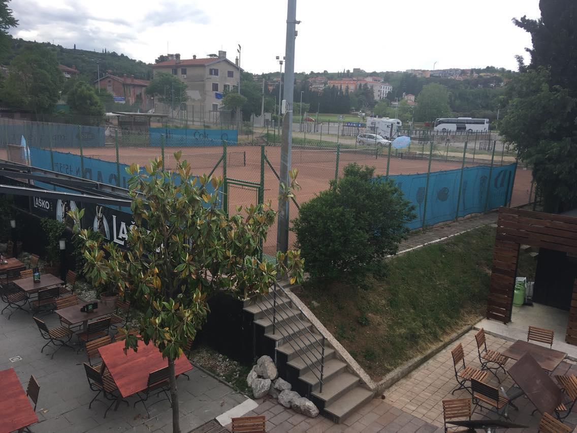 Hangar Apartments Ізола Екстер'єр фото